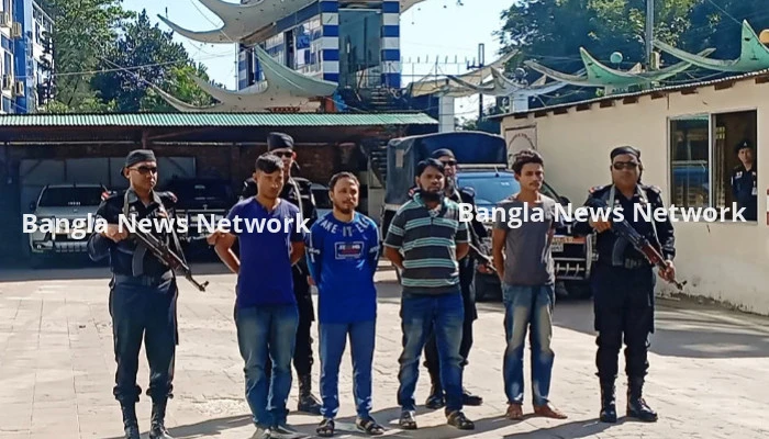 রোহিঙ্গা ক্যাম্পে গোলাবারুদসহ আটক ৪