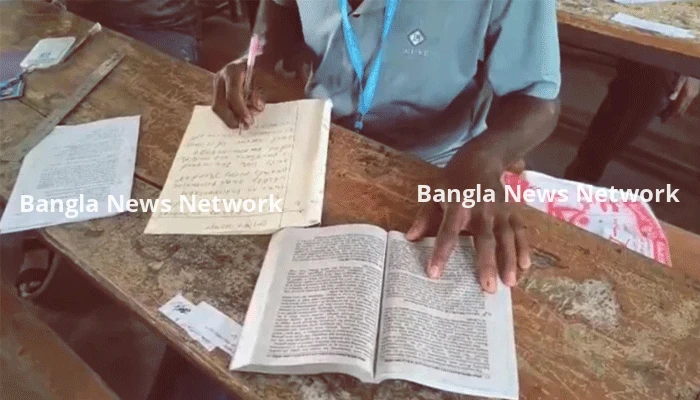 বই দেখে পরীক্ষা দিচ্ছিল শিক্ষার্থীরা, ভিডিও করায় দুই সাংবাদিককে মারধর করেন শিক্ষকরা