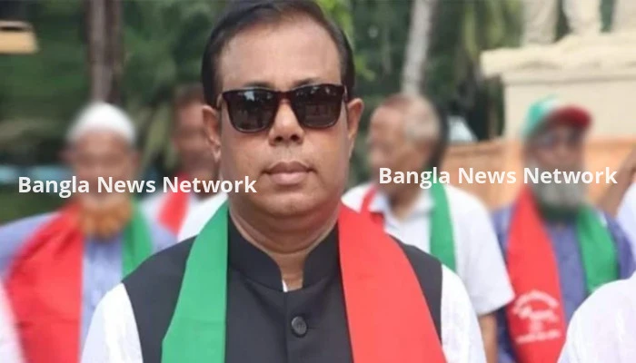 স্ত্রী-সন্তান নিয়ে আমেরিকায় পালিয়ে গেলেন ৪০০ কোটির সেই পিয়ন