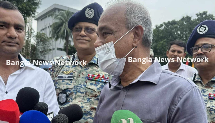 পুলিশের কাছে রাইফেল থাকলেও থাকবে না মারণাস্ত্র : স্বরাষ্ট্র উপদেষ্টা