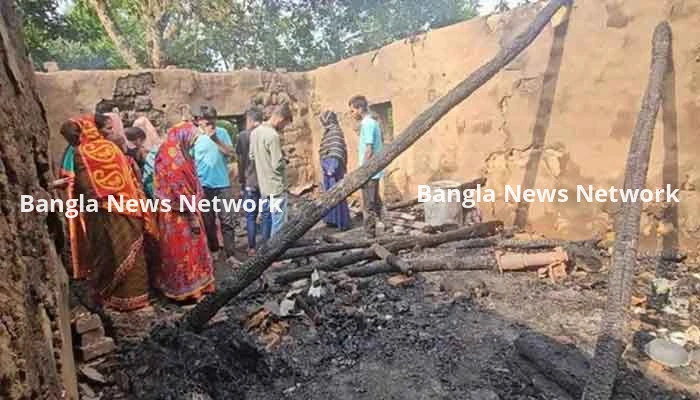 ঘরের চালে বজ্রপাত, পুড়ে মা ও শিশুর মৃত্যু