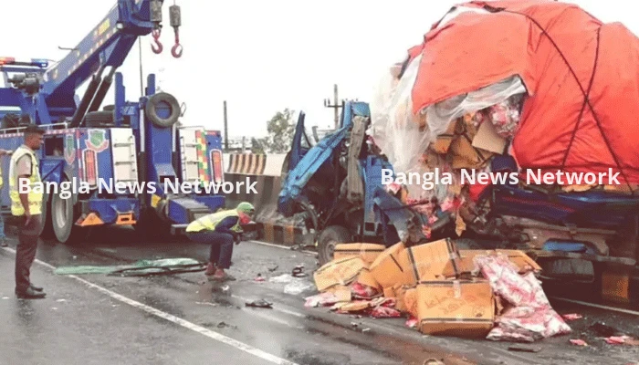 ঢাকা-টাঙ্গাইল মহাসড়কে ট্রাক-পিকআপ সংঘর্ষ, নিহত ২