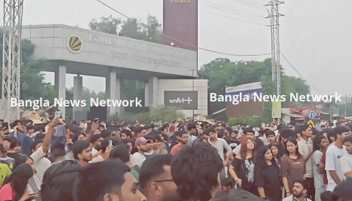 ফের উত্তাল ভারত, যুদ্ধবিমান-ট্যাংকের ওপর উঠে শিক্ষার্থীদের বিক্ষোভ