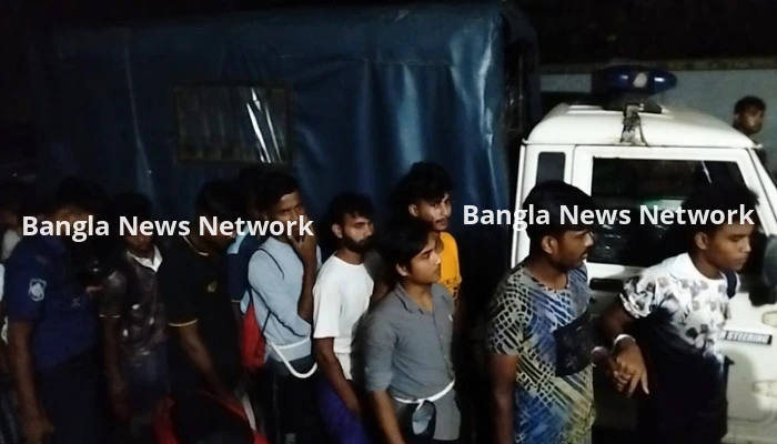 সাগরপথে মালয়েশিয়াগামী ২০ যাত্রী উদ্ধার, আটক ৩ দালাল