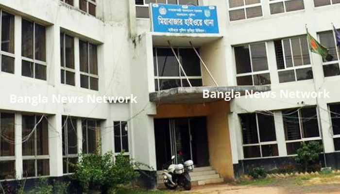 দুই কাভার্ডভ্যানের মাঝে পড়ে নিহত ২