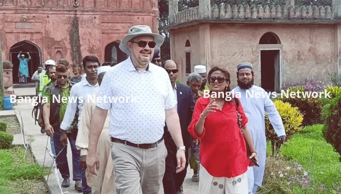 চাঁপাইনবাবগঞ্জে প্রাচীন প্রত্নস্থল পরিদর্শনে মার্কিন রাষ্ট্রদূত