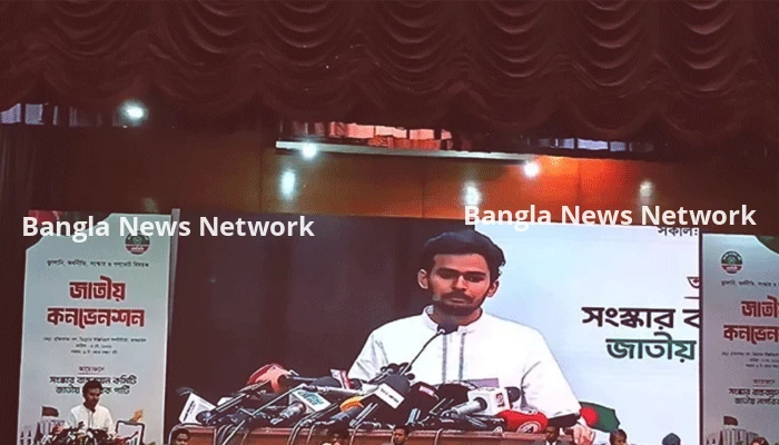 আমরা প্রধানমন্ত্রীকে পলিটিক্যালি ভাইব্রেন্ট হিসেবে দেখতে চাই: আসিফ মাহমুদ