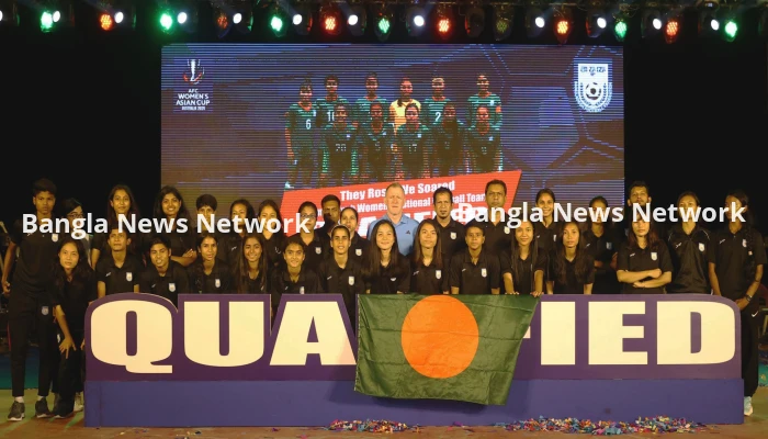 মধ্যরাতে নারী ফুটবলারদের জমকালো সংবর্ধনা