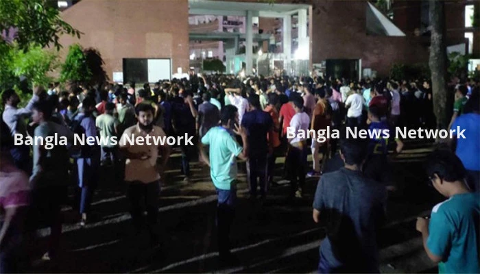 ‘তুমি কে, আমি কে? রাজাকার, রাজাকার' স্লোগান, মধ্যরাতে উত্তপ্ত ঢাবি