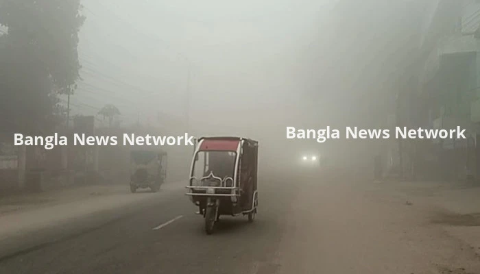ঘন কুয়াশার সঙ্গে ঠান্ডা বাতাসে তীব্র হচ্ছে শীত